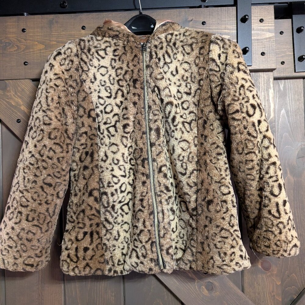 Amy Byer ultra plush cheetah/leopard coat size L; satin lining, hoodie & pockets